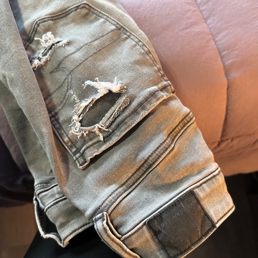 American eagle grey distressed jeans - Picture 3 of 3